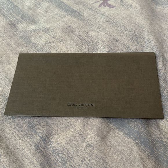 Louis Vuitton receipt folio. Excellent condition. Empty. Dark chocolate brown. - Picture 3 of 4